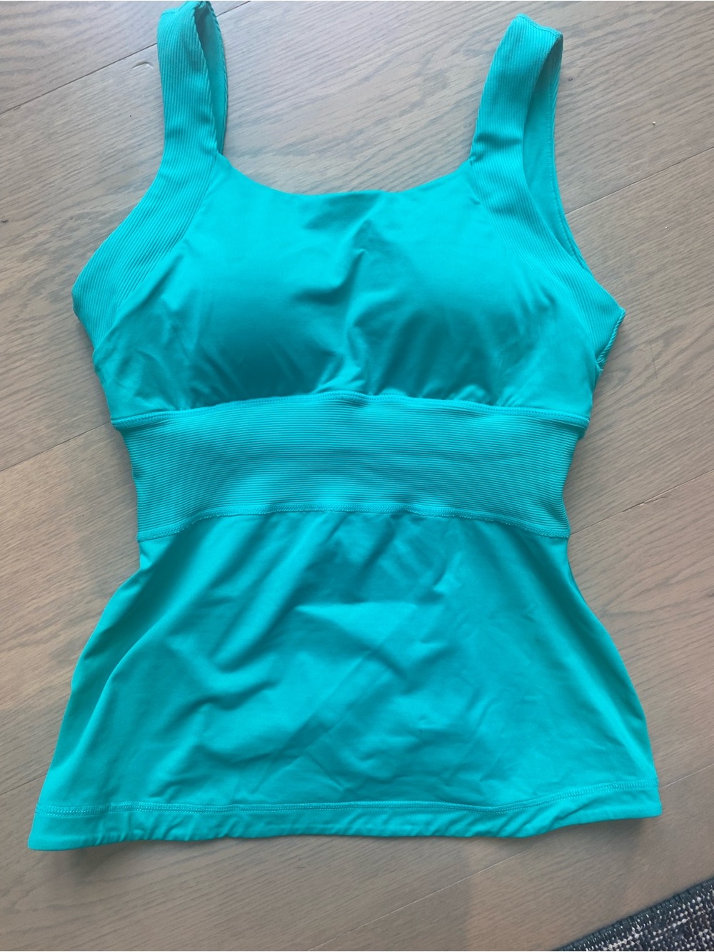 Lululemon Women’s Turquoise Tank Top with Built-In Support (no pulling)